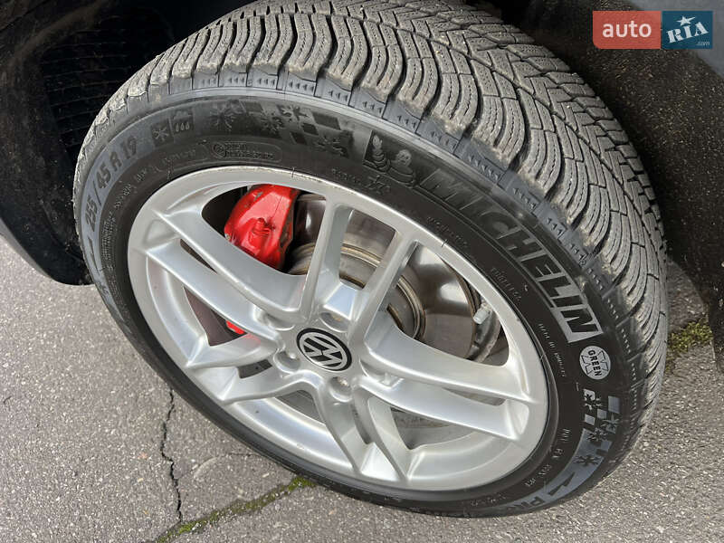 Внедорожник / Кроссовер Volkswagen Touareg 2011 в Тернополе