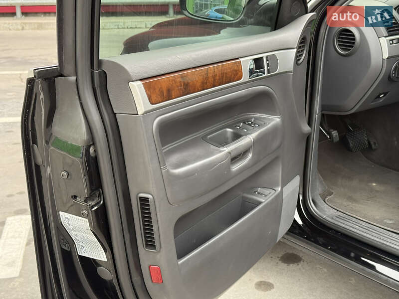 Внедорожник / Кроссовер Volkswagen Touareg 2007 в Киеве