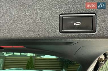 Внедорожник / Кроссовер Volkswagen Touareg 2012 в 