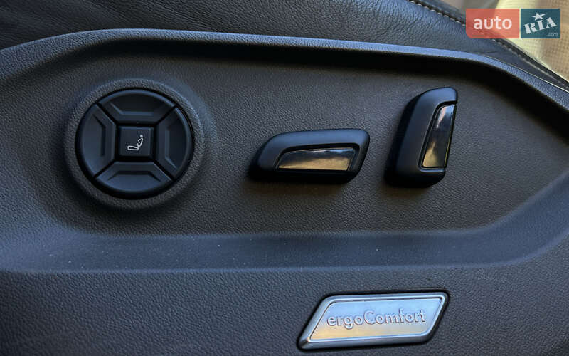 Позашляховик / Кросовер Volkswagen Touareg 2021 в Львові