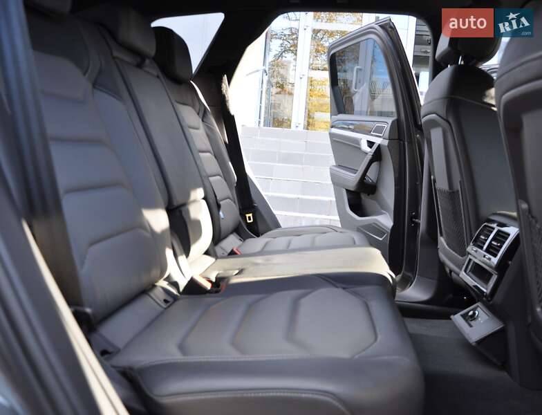 Позашляховик / Кросовер Volkswagen Touareg 2022 в Одесі