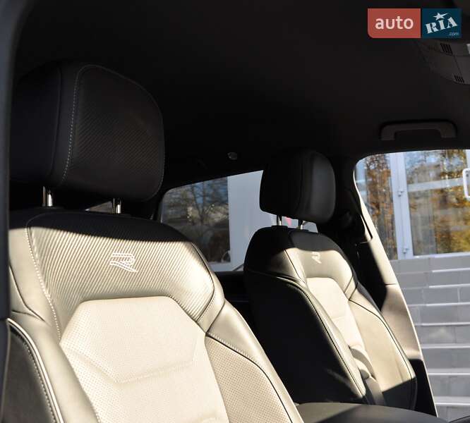 Позашляховик / Кросовер Volkswagen Touareg 2022 в Одесі