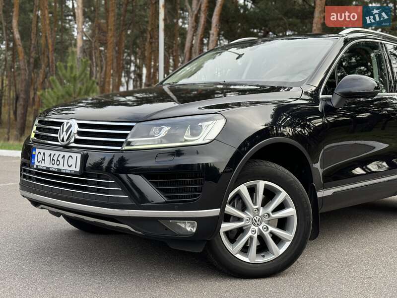 Позашляховик / Кросовер Volkswagen Touareg 2017 в Києві