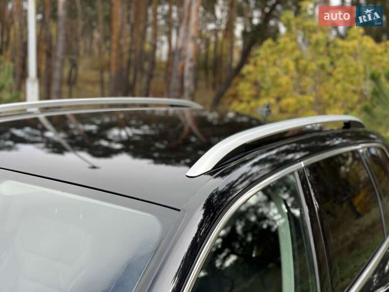 Позашляховик / Кросовер Volkswagen Touareg 2017 в Києві