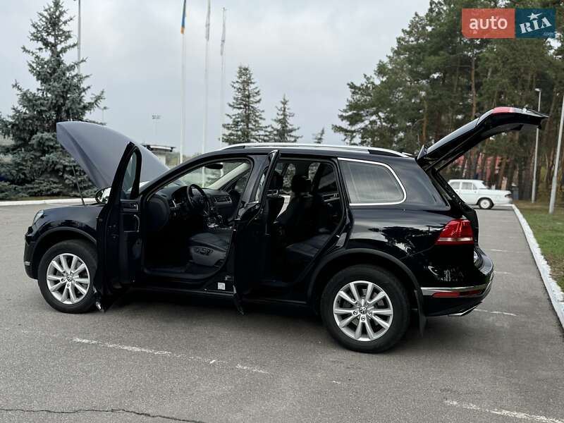 Позашляховик / Кросовер Volkswagen Touareg 2017 в Києві