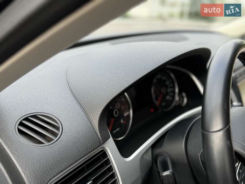 Позашляховик / Кросовер Volkswagen Touareg 2017 в Києві