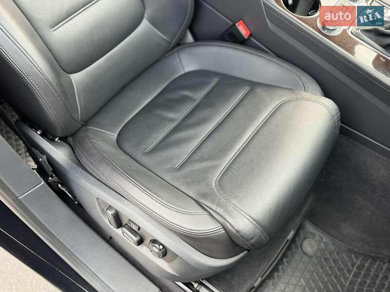 Позашляховик / Кросовер Volkswagen Touareg 2017 в Києві