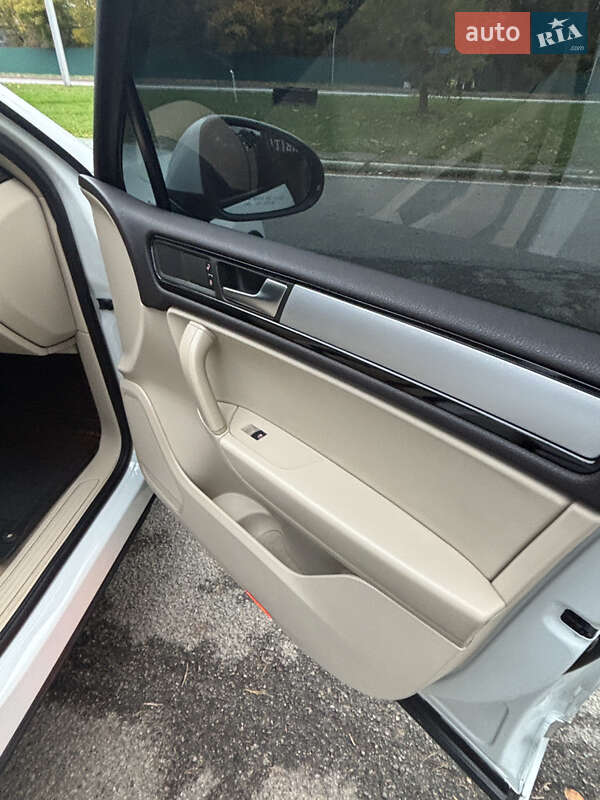 Позашляховик / Кросовер Volkswagen Touareg 2012 в Києві фото 13 Позашляховик / Кросовер Volkswagen Touareg 2012 в Києві