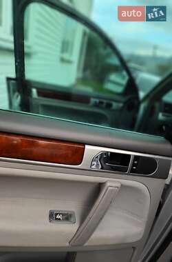 Внедорожник / Кроссовер Volkswagen Touareg 2003 в  фото 5 Внедорожник / Кроссовер Volkswagen Touareg 2003 в