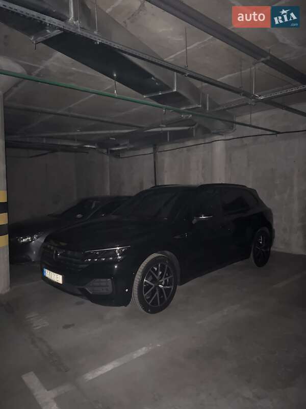 Позашляховик / Кросовер Volkswagen Touareg 2023 в Києві
