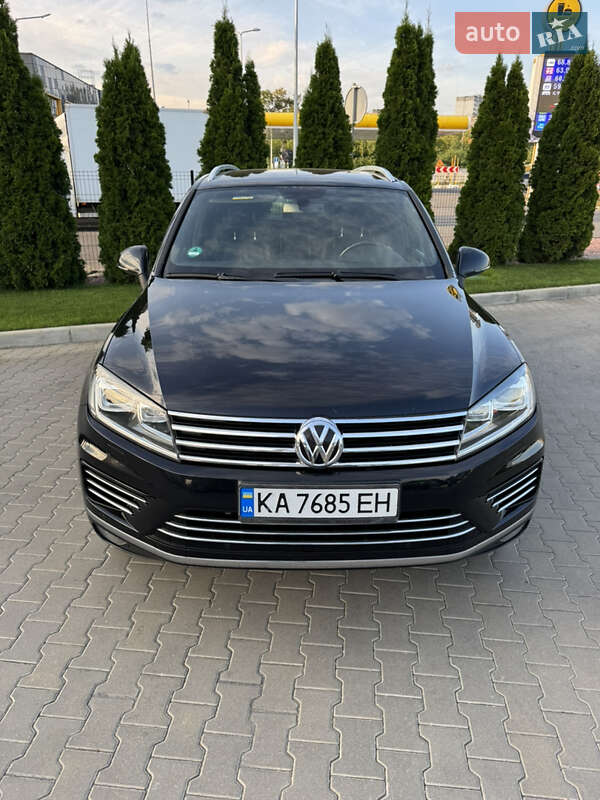 Внедорожник / Кроссовер Volkswagen Touareg 2016 в Киеве