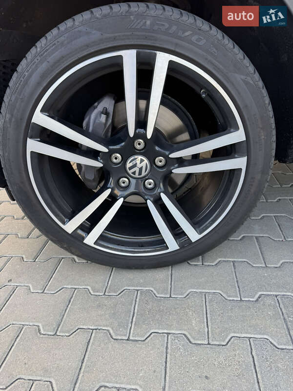 Внедорожник / Кроссовер Volkswagen Touareg 2016 в Киеве