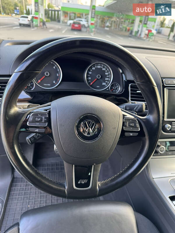Внедорожник / Кроссовер Volkswagen Touareg 2016 в Киеве