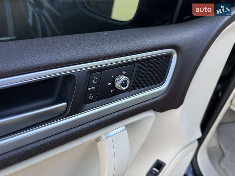 Позашляховик / Кросовер Volkswagen Touareg 2016 в Львові фото 23 Позашляховик / Кросовер Volkswagen Touareg 2016 в Львові