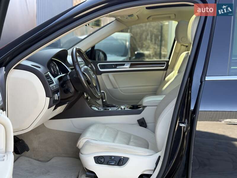 Позашляховик / Кросовер Volkswagen Touareg 2016 в Львові фото 27 Позашляховик / Кросовер Volkswagen Touareg 2016 в Львові