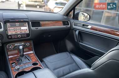 Внедорожник / Кроссовер Volkswagen Touareg 2010 в 