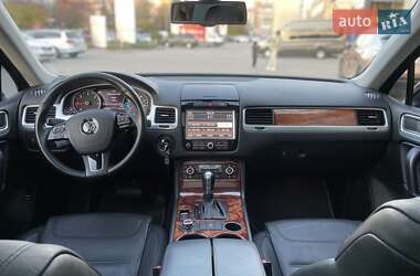 Внедорожник / Кроссовер Volkswagen Touareg 2010 в 