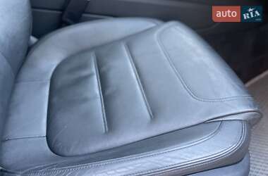 Внедорожник / Кроссовер Volkswagen Touareg 2010 в 