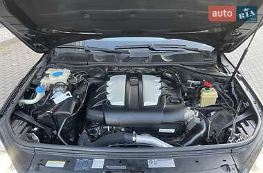 Внедорожник / Кроссовер Volkswagen Touareg 2010 в 