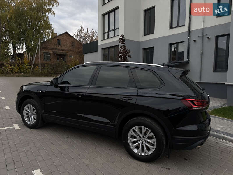 Внедорожник / Кроссовер Volkswagen Touareg 2019 в Дубно