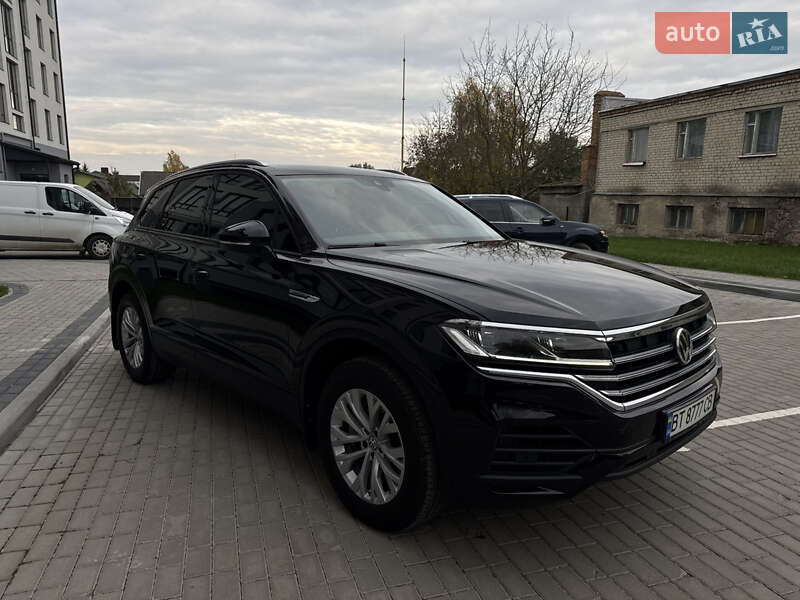Внедорожник / Кроссовер Volkswagen Touareg 2019 в Дубно