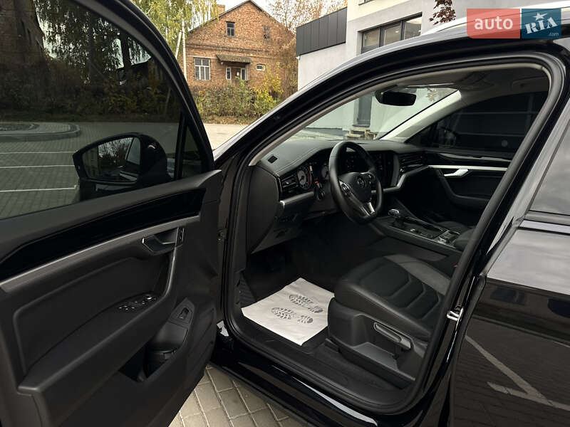 Внедорожник / Кроссовер Volkswagen Touareg 2019 в Дубно