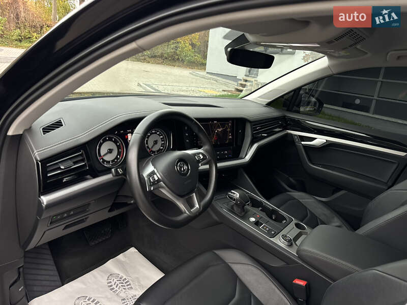 Внедорожник / Кроссовер Volkswagen Touareg 2019 в Дубно