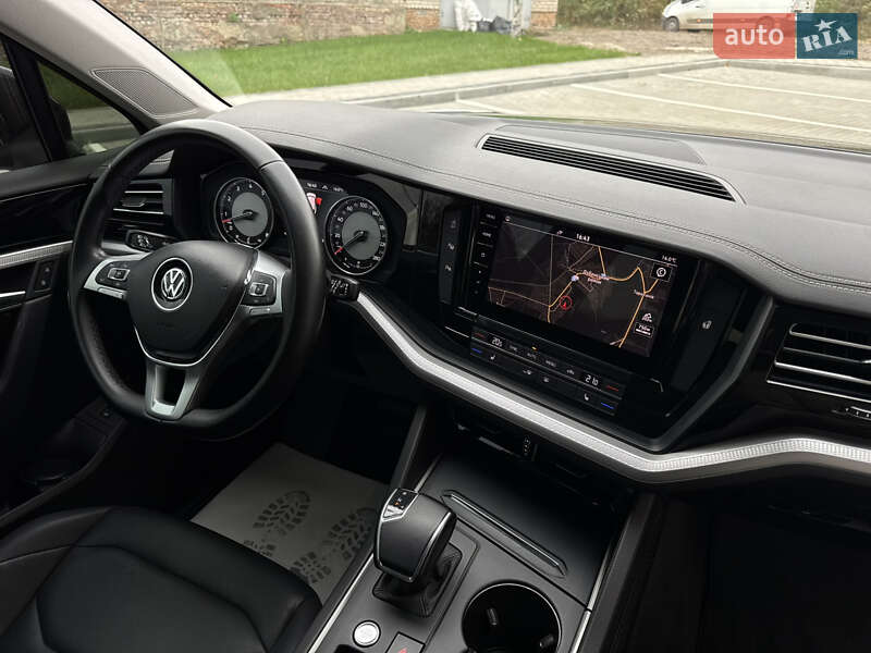 Внедорожник / Кроссовер Volkswagen Touareg 2019 в Дубно