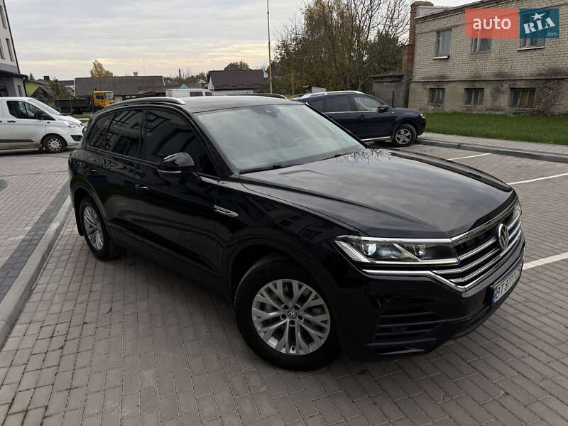 Внедорожник / Кроссовер Volkswagen Touareg 2019 в Дубно