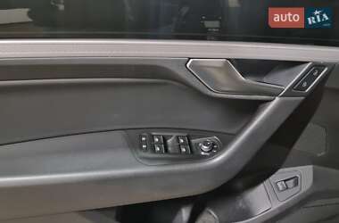 Внедорожник / Кроссовер Volkswagen Touareg 2019 в 