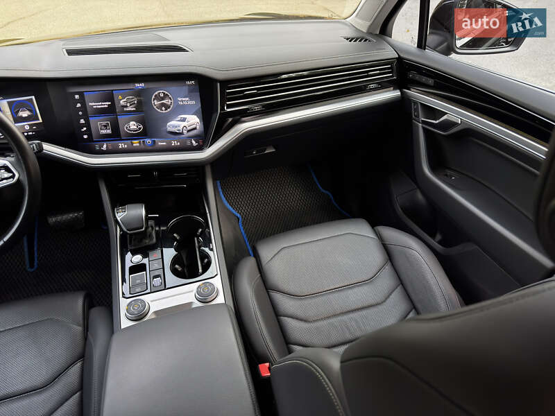 Внедорожник / Кроссовер Volkswagen Touareg 2021 в Днепре