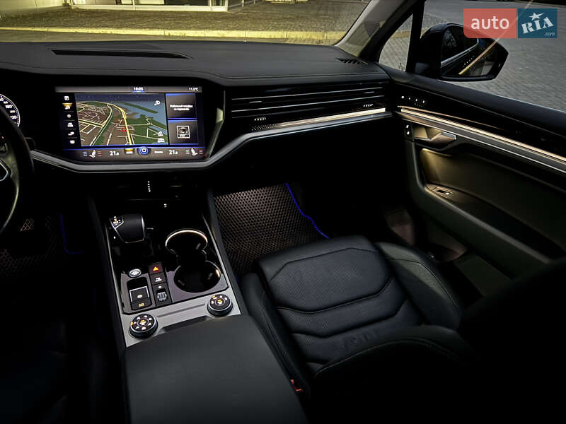 Внедорожник / Кроссовер Volkswagen Touareg 2021 в Днепре