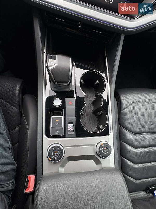 Внедорожник / Кроссовер Volkswagen Touareg 2019 в Львове