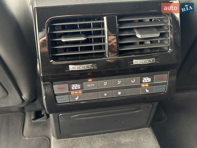 Внедорожник / Кроссовер Volkswagen Touareg 2019 в Львове