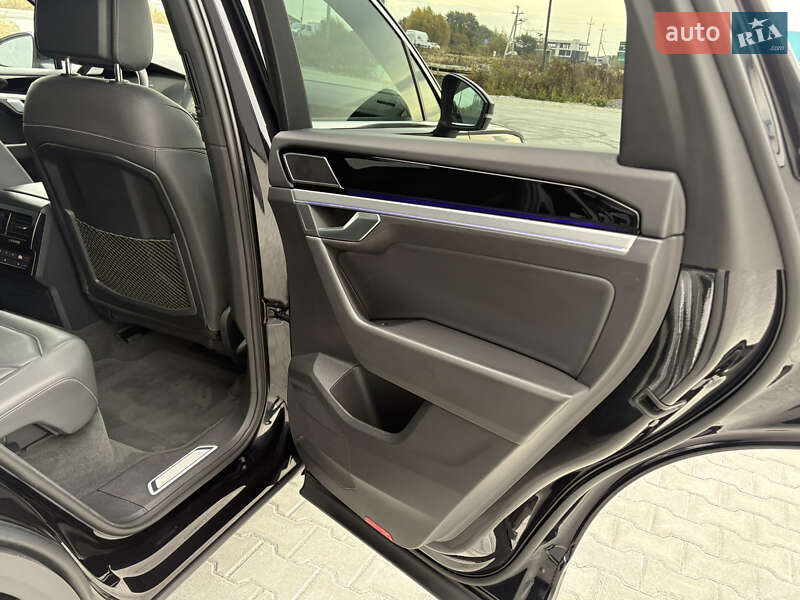 Внедорожник / Кроссовер Volkswagen Touareg 2019 в Львове