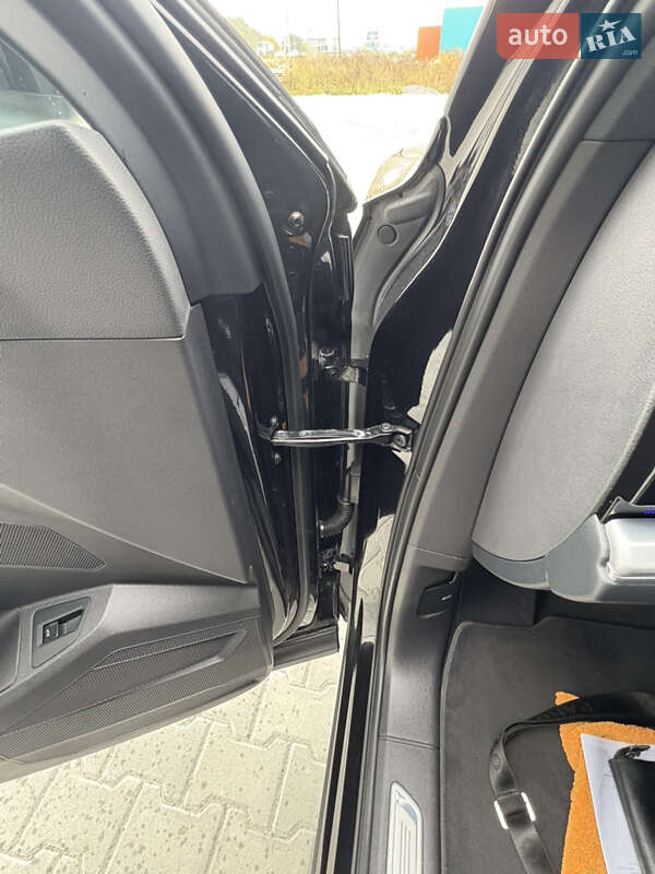 Внедорожник / Кроссовер Volkswagen Touareg 2019 в Львове