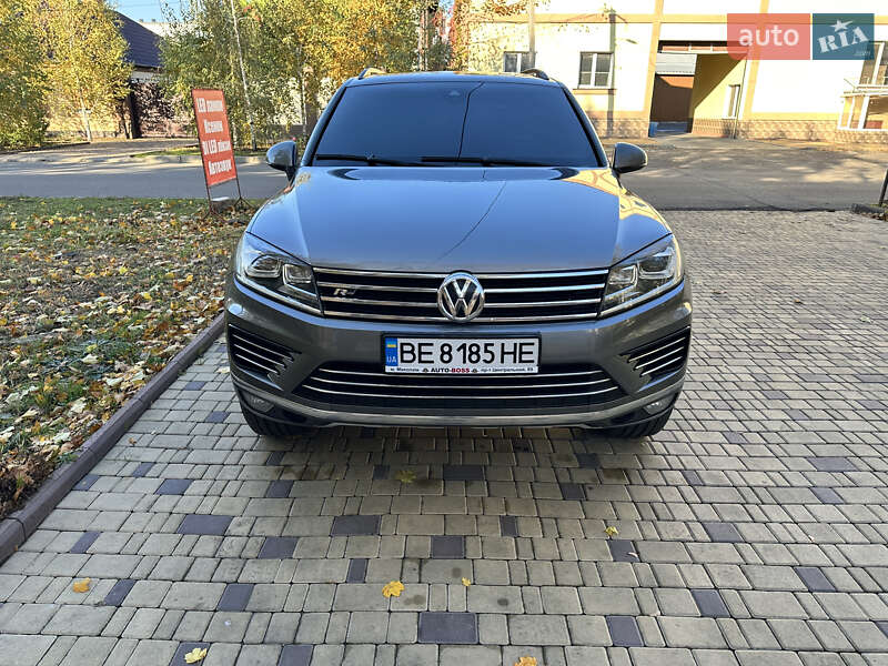 Позашляховик / Кросовер Volkswagen Touareg 2015 в Миколаєві