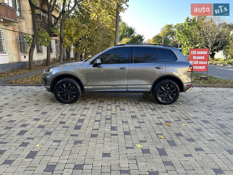 Позашляховик / Кросовер Volkswagen Touareg 2015 в Миколаєві