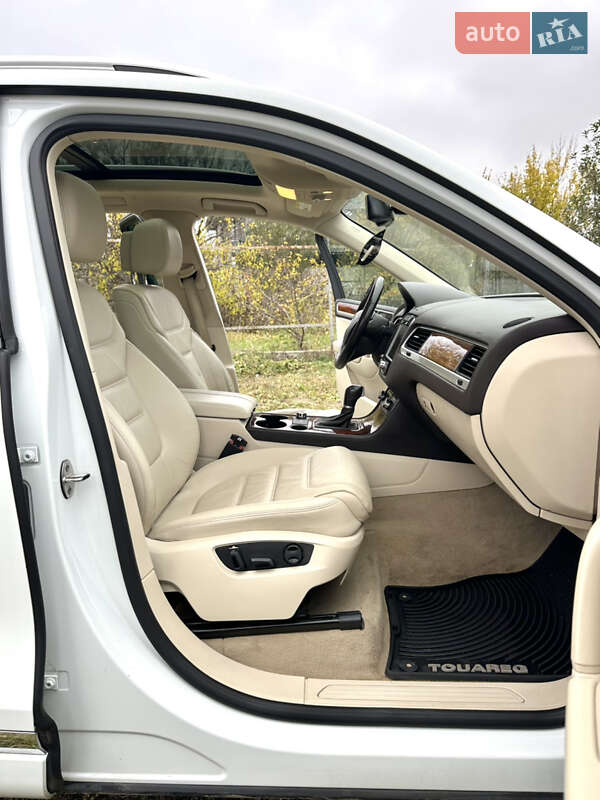 Внедорожник / Кроссовер Volkswagen Touareg 2014 в Киеве фото 26 Внедорожник / Кроссовер Volkswagen Touareg 2014 в Киеве