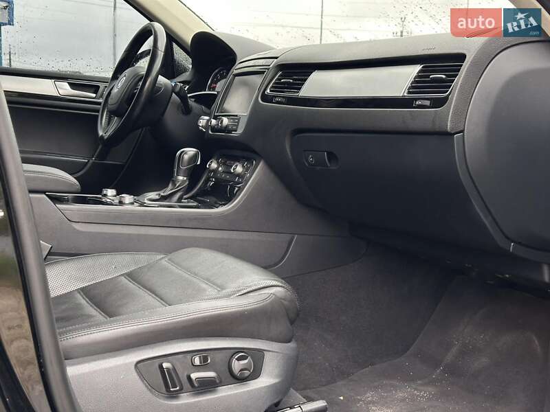 Внедорожник / Кроссовер Volkswagen Touareg 2017 в Тернополе