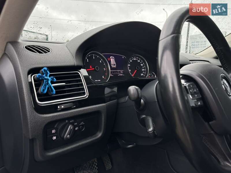 Внедорожник / Кроссовер Volkswagen Touareg 2017 в Тернополе