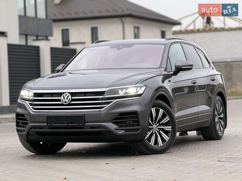 Позашляховик / Кросовер Volkswagen Touareg 2018 в Одесі