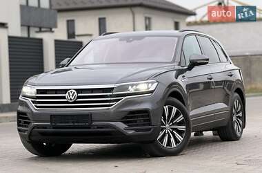 Внедорожник / Кроссовер Volkswagen Touareg 2018 в 