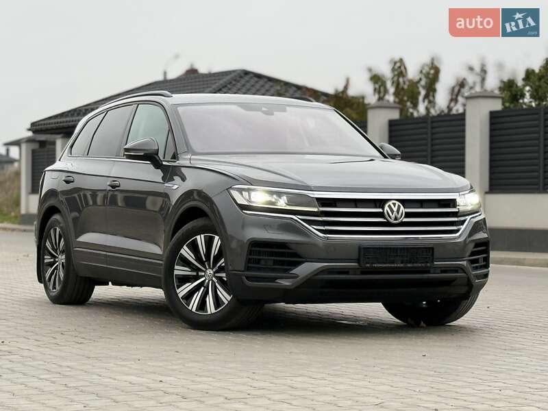 Позашляховик / Кросовер Volkswagen Touareg 2018 в Одесі