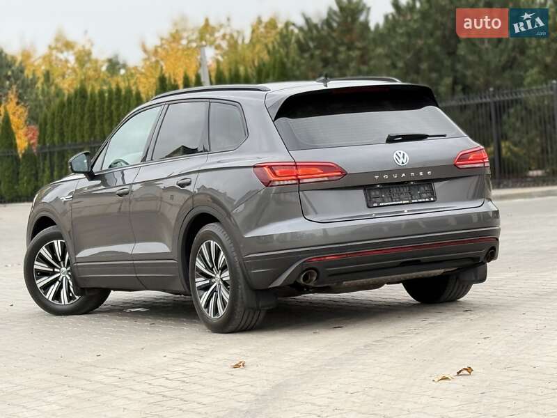 Позашляховик / Кросовер Volkswagen Touareg 2018 в Одесі