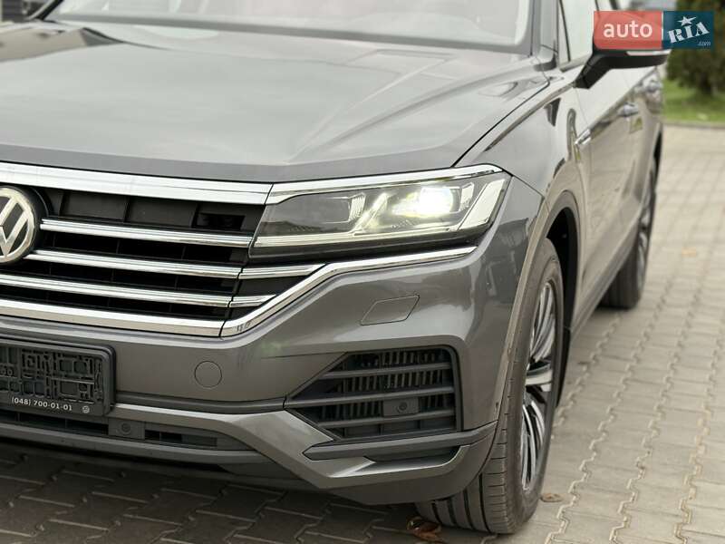 Позашляховик / Кросовер Volkswagen Touareg 2018 в Одесі