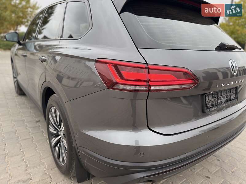 Позашляховик / Кросовер Volkswagen Touareg 2018 в Одесі