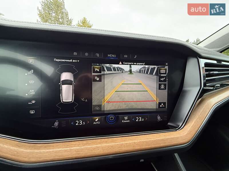 Позашляховик / Кросовер Volkswagen Touareg 2018 в Одесі