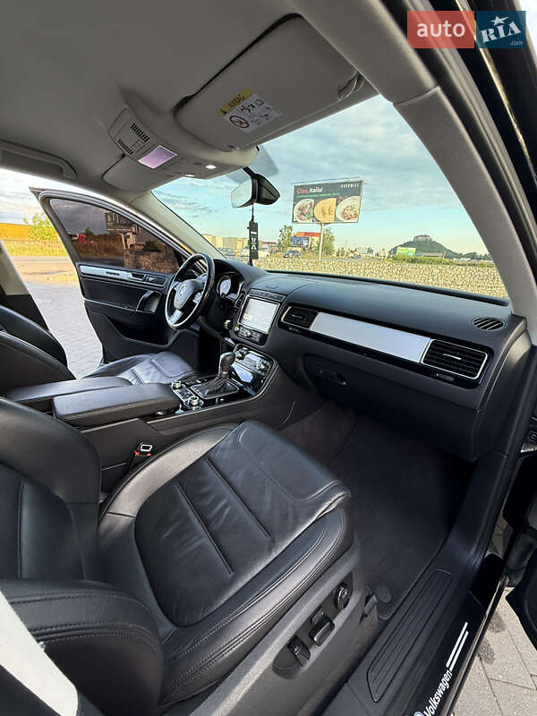 Внедорожник / Кроссовер Volkswagen Touareg 2016 в Мукачево