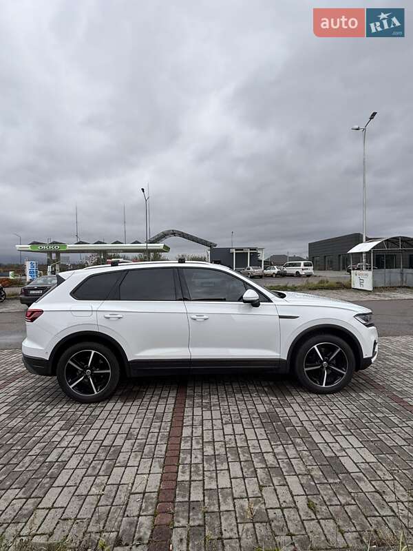 Позашляховик / Кросовер Volkswagen Touareg 2018 в Тячеві фото 3 Позашляховик / Кросовер Volkswagen Touareg 2018 в Тячеві